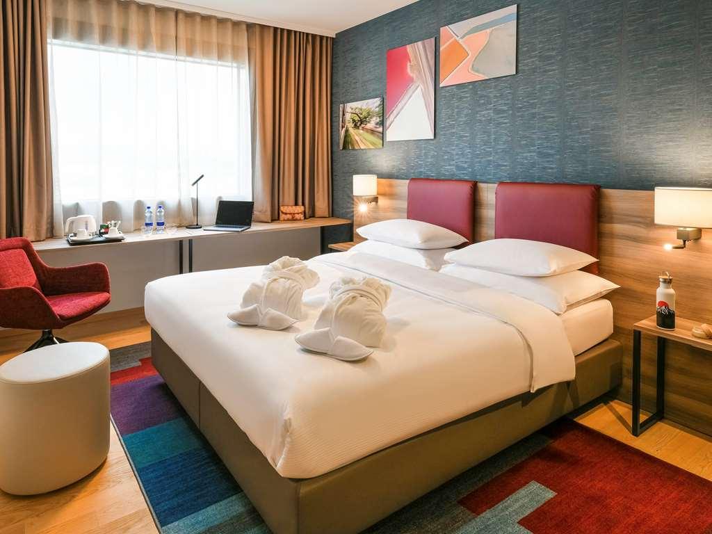 Mercure Geneva Airport Hotel 4*