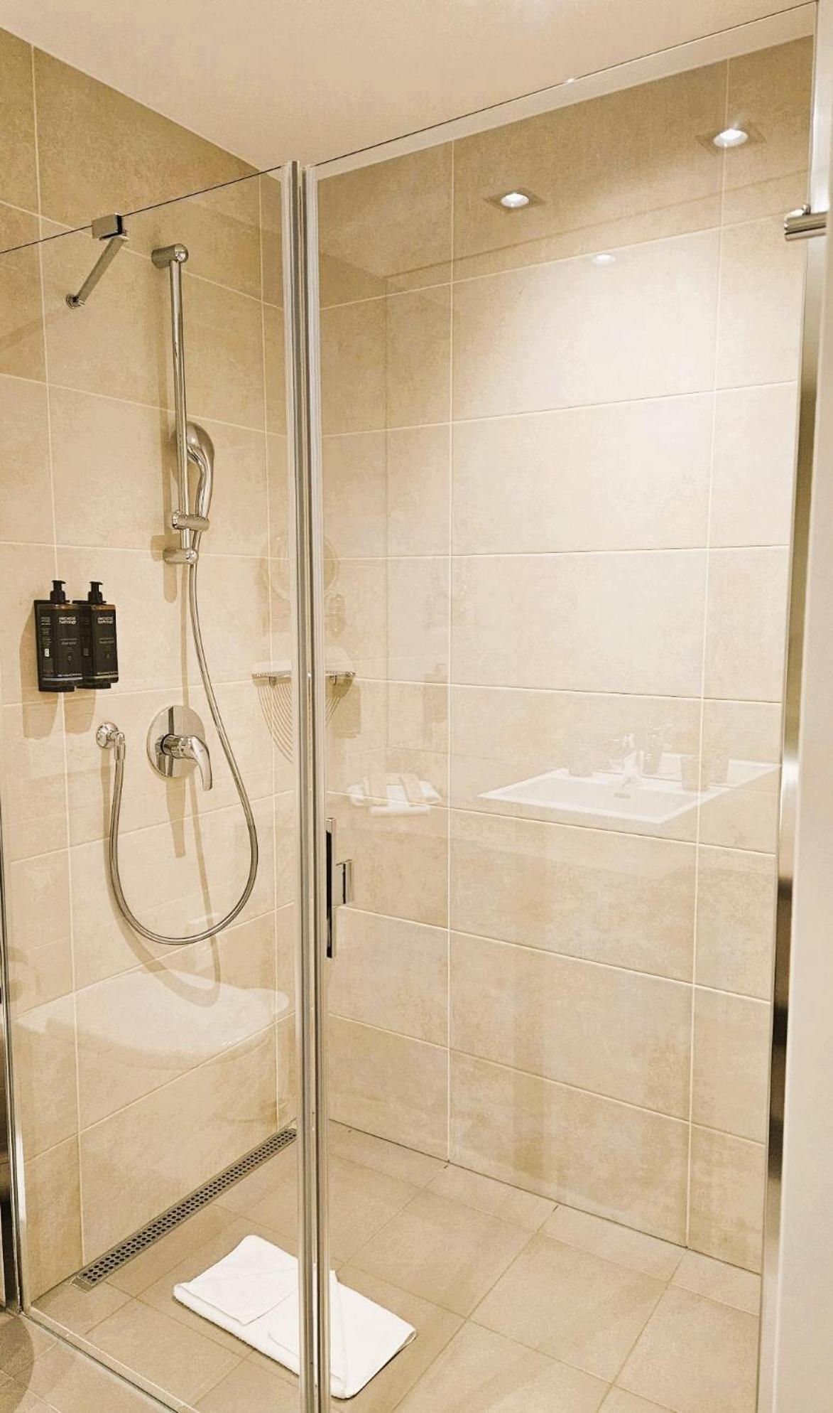 Hotel Mercure Geneva Airport 4*