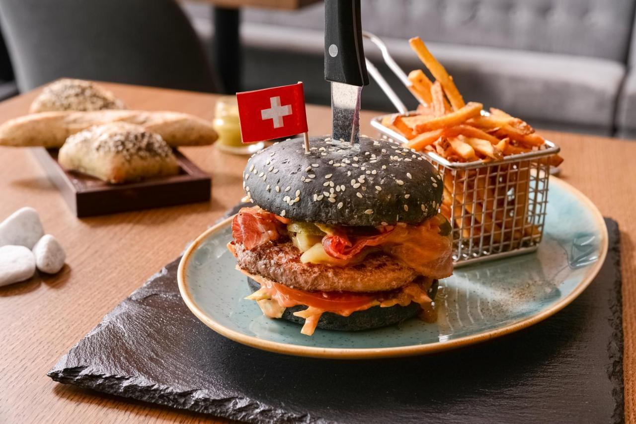 Mercure Geneva Airport Hotel 4*
