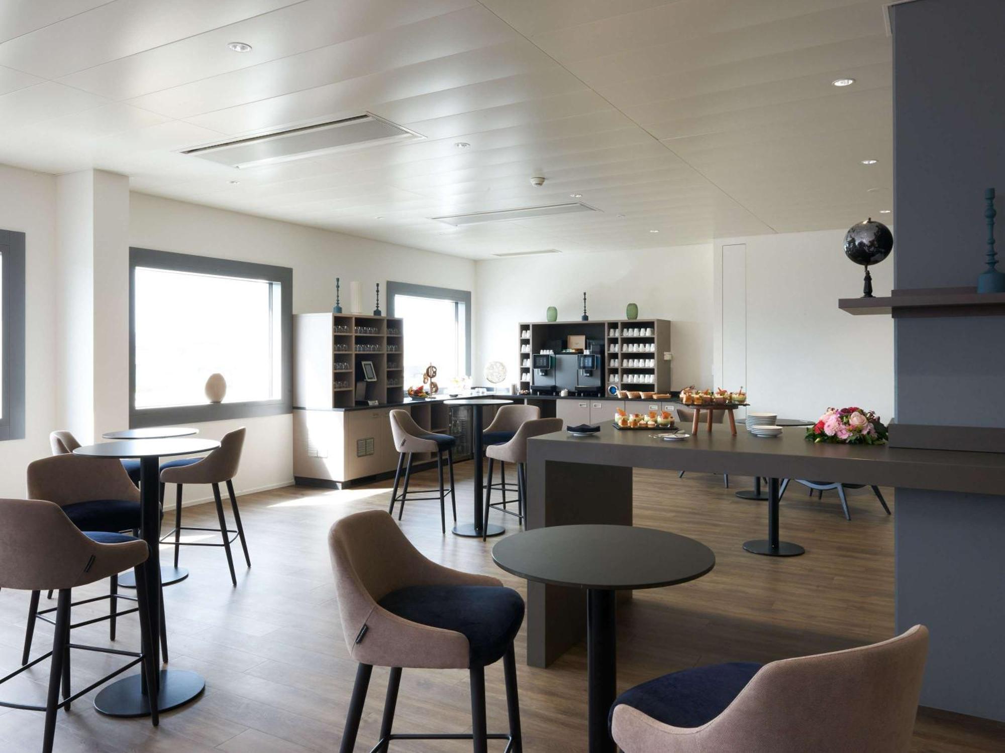 Mercure Geneva Airport 4*